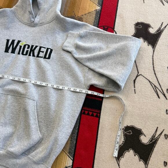 Vintage Y2K Wicked Broadway Musical Embroidered Hoodie Sweatshirt Size XL - Picture 4 of 6